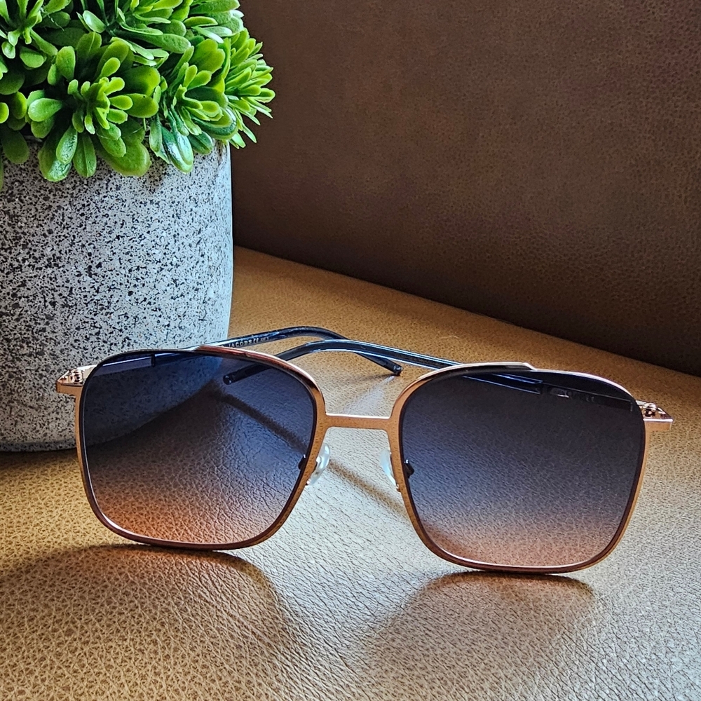 Marc Jacobs Square, Gold Metal Frame, Gradiant Lenses. Rare, Hard To Find. EUC!